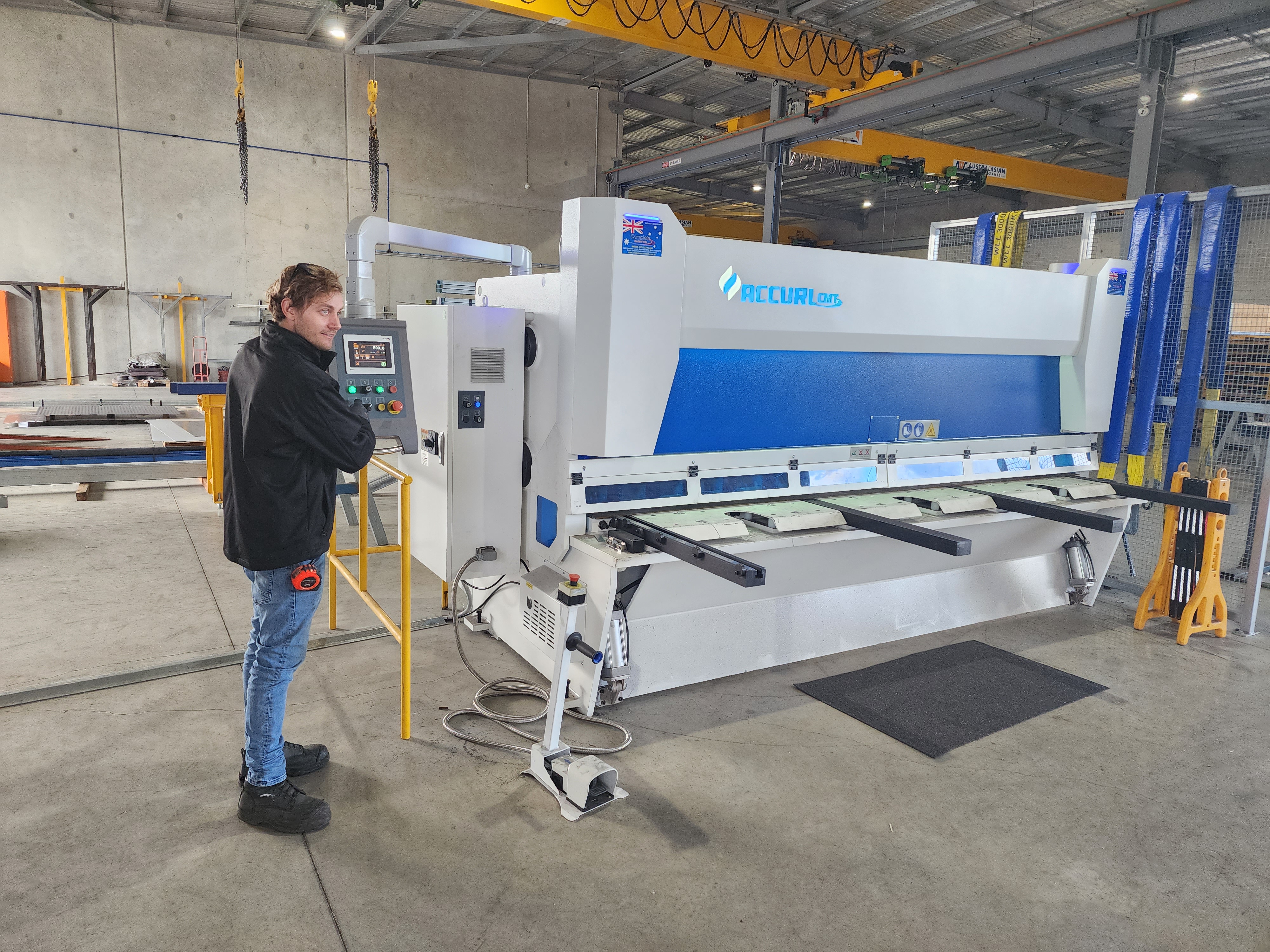 Sheet guillotining service